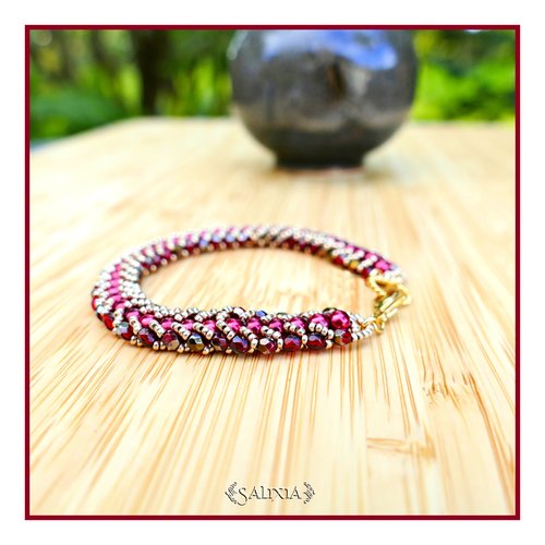Bracelet tissé à l'aiguille perles de bohème et perles nacrées rouges mousqueton acier inoxydable doré (#sp26)