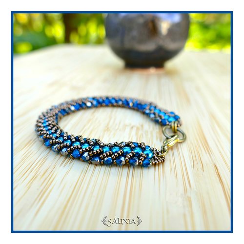 Bracelet tissé à l'aiguille perles de bohème bleues perles nacrées bleu teal mousqueton bronze doré (#sp27)