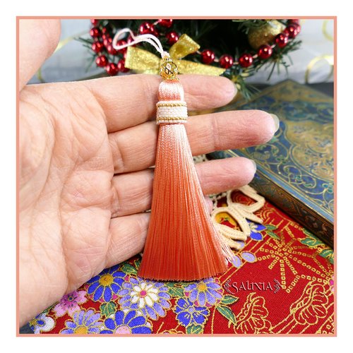 Pièce unique - bijou de portable, de sac, de rétroviseur en soie véritable rose pêche perles dorées à l'or fin (#bp9)