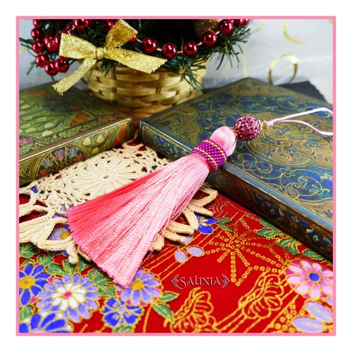 Pièce unique - bijou de portable, de sac, de rétroviseur en soie véritable rose perle strass cristal et dorées à l'or fin (#bp22)
