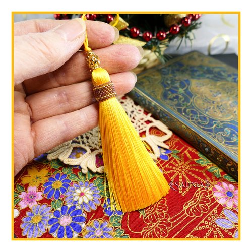 Pièce unique - bijou de portable, de sac, de rétroviseur en soie véritable jaune citron perles dorées à l'or fin (#bp14)