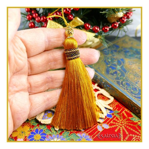 Pièce unique - bijou de portable, de sac, de rétroviseur en soie véritable moutarde perles dorées à l'or fin (#bp13)