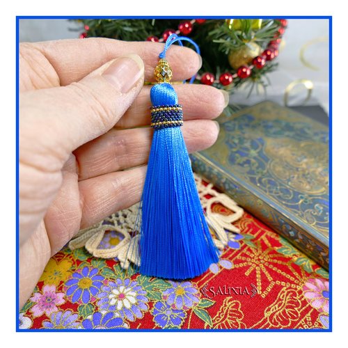 Pièce unique - bijou de portable, de sac, de rétroviseur en soie véritable bleu perles dorées à l'or fin (#bp18)