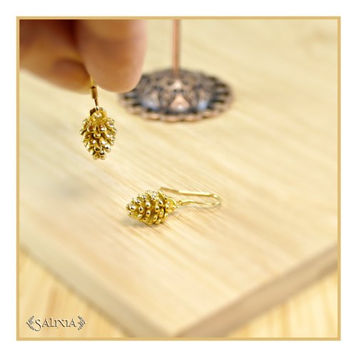 Boucles d'oreilles pomme de pin dorées crochets en acier inoxydable doré (#bo834)