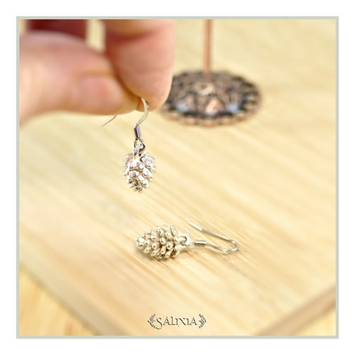 Boucles d'oreilles pomme de pin argentées crochets en acier inoxydable (#bo836)