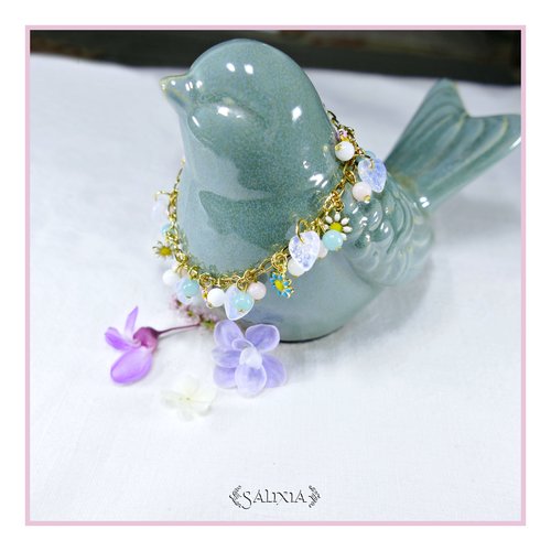 Bracelet floral perles de jade petites feuilles blanc opale chaine et mousqueton acier inoxydable doré (#bc309)