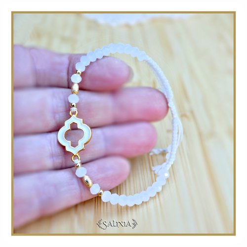 Bracelet perles blanc opale connecteur et perles doré à l'or fin fermoir lien coulissant macramé (#bc339)