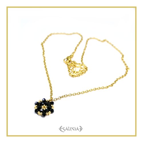 Collier "black flower" fleur tissée perles noires perles japonaises dorées chaine et mousqueton acier inoxydable doré (#c327 p263)