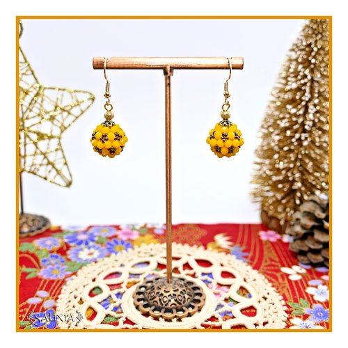 Boucles d'oreilles collection "berries" tissées perles jaune pollen perles japonaises irisées crochets acier inoxydable doré (#bo886)