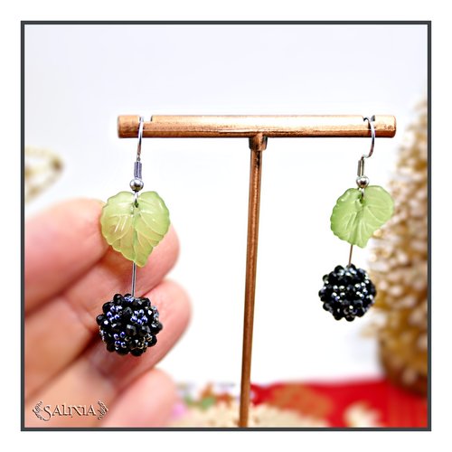 Boucles d'oreilles collection "berries" tissées perles noires perles japonaises bleu nuit irisées crochets acier inoxydable (#bo887)