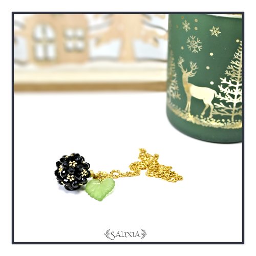 Collier collection "sweet berries" pendentif tissé perles noires chaine et mousqueton dorés à l'or fin 24 carats (#c323)