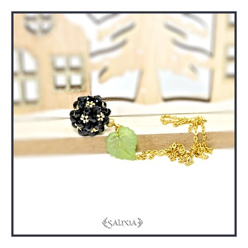 Collier collection "sweet berries" pendentif tissé perles noires chaine et fermoir acier inoxydable doré à l'or fin 24 carats (#c323)
