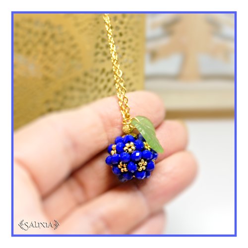 Collier collection "sweet berries" pendentif perles bleu cobalt chaine et fermoir acier inoxydable doré à l'or fin 24 carats (#c326)