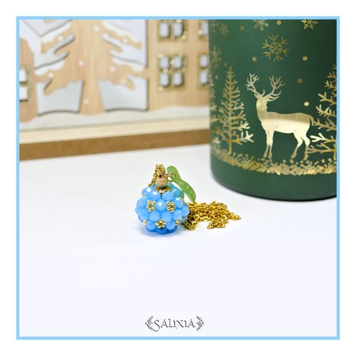 Collier collection "sweet berries" pendentif tissé perles turquoise chaine et mousqueton dorés à l'or fin 24 carats (#c330)