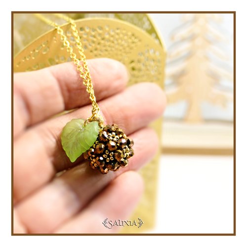 Collier collection "sweet berries" pendentif tissé perles bronze chaine et fermoir acier inoxydable doré à l'or fin 24 carats (#c332)