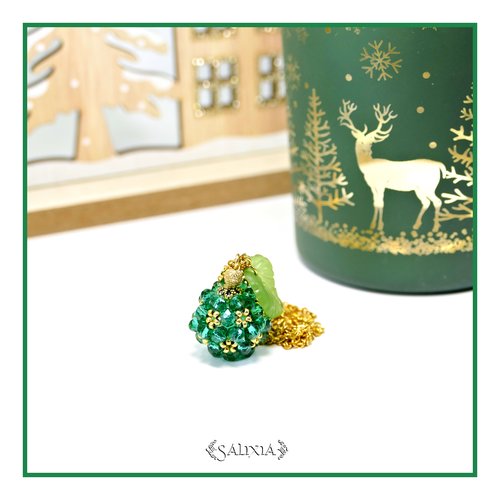 Collier collection "sweet berries" pendentif tissé perles émeraude chaine et mousqueton dorés à l'or fin 24 carats (#c335)