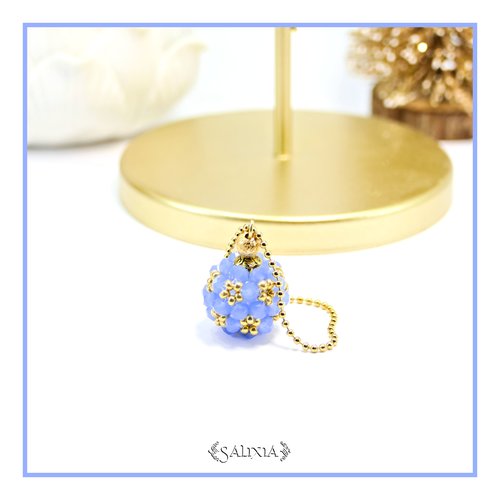 Bijou de sac ou porte clefs collection "little berries" tissé à l'aiguille bleu clair opale chaine dorée or fin 18 carats (#bds26)