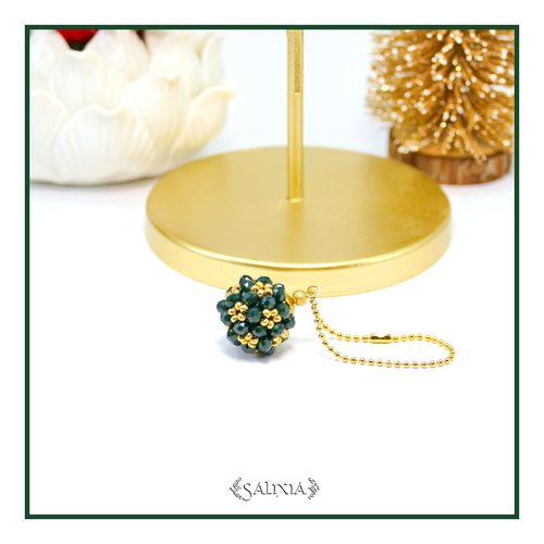 Bijou de sac ou porte clefs collection "little berries" tissé à l'aiguille vert sapin chaine dorée or fin 18 carats (#bds39)