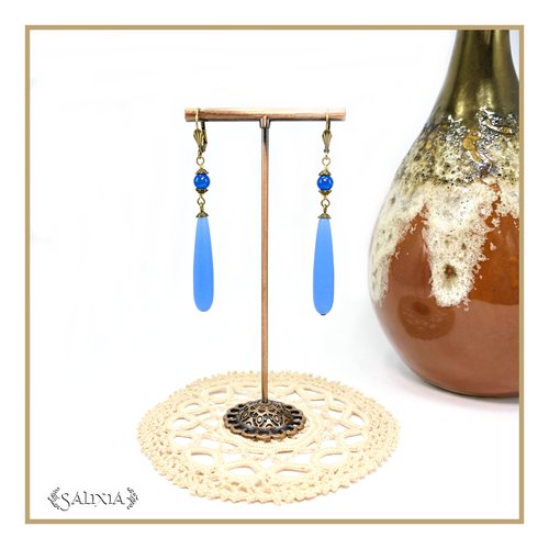 Boucles d'oreilles longues perles sea glass bleu opaque agate bleues dormeuses coquillage bronze (#bo905)
