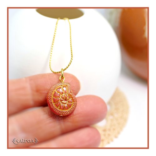 Collier pendentif fossile ammonite en relief terracotta chaine et mousqueton acier inoxydable doré or fin 18 carats (#c342)