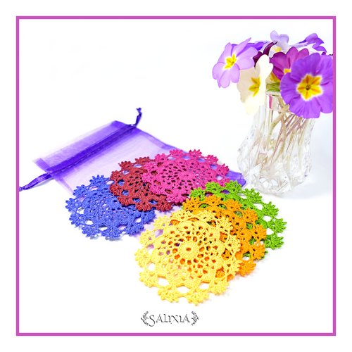 Série  "harlequin" 6 petits napperons dentelle au crochet d'art (en lot ou unitaire) - sous-verres/bibelots/décoration - 7cm