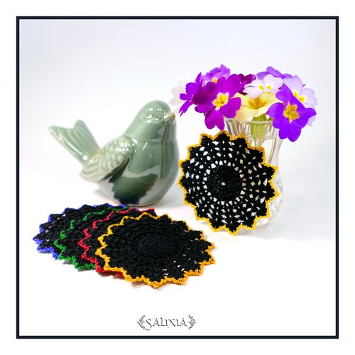 Série  "black harlequin" 6 petits napperons dentelle au crochet d'art (en lot ou unitaire) - sous-verres/bibelots/décoration - 7cm
