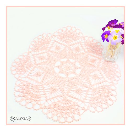 Napperon dentelle au crochet d'art coloris rose poudré 30 cm