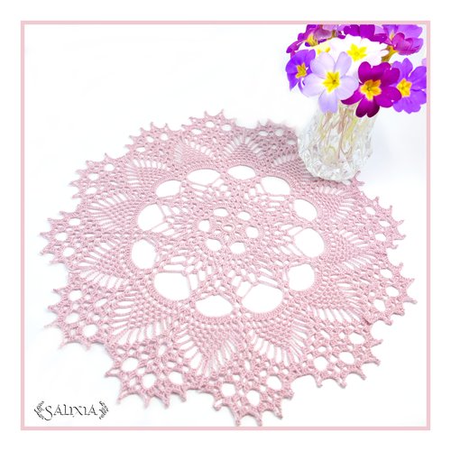 Napperon dentelle au crochet d'art rose ancien 25 cm