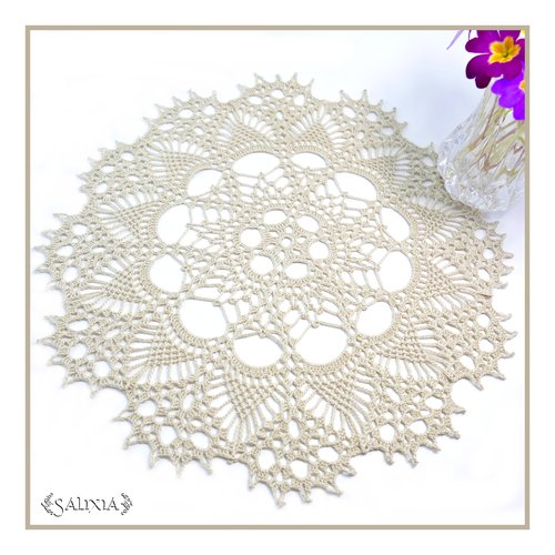 Napperon dentelle au crochet d'art lin clair 25 cm