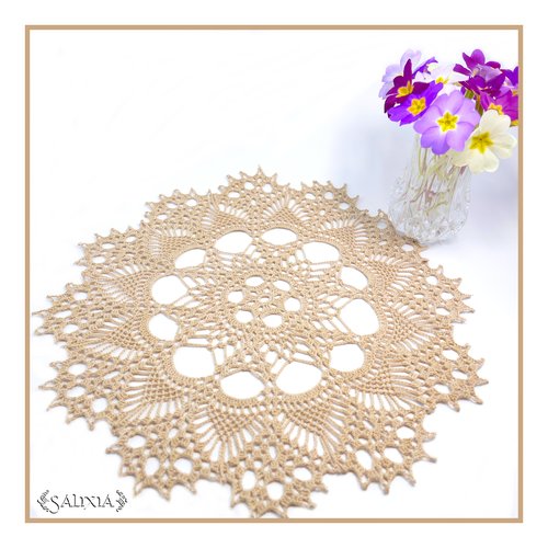 Napperon dentelle au crochet d'art havane clair 25 cm