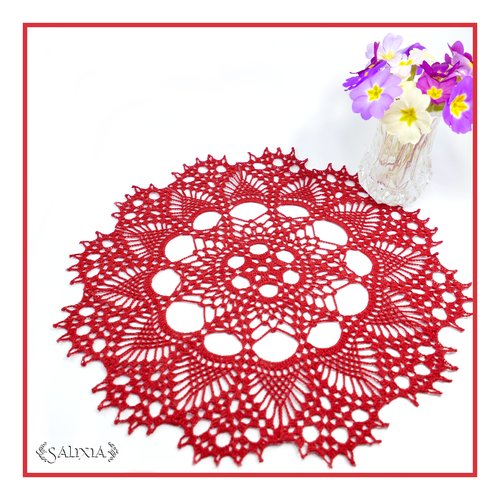 Napperon dentelle au crochet d'art coloris rouge 25 cm