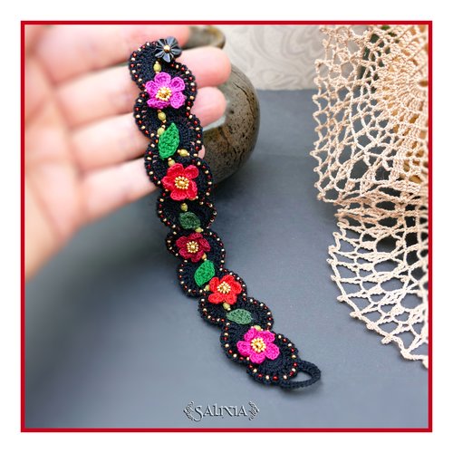 Bracelet dentelle noire brodé de petites fleurs perles de rocaille japonaises fermoir bouton fleur noire (#bc424)