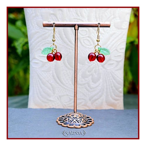 Boucles d'oreilles petites cerises perles de bohème crochets acier inoxydable doré (#bo928)