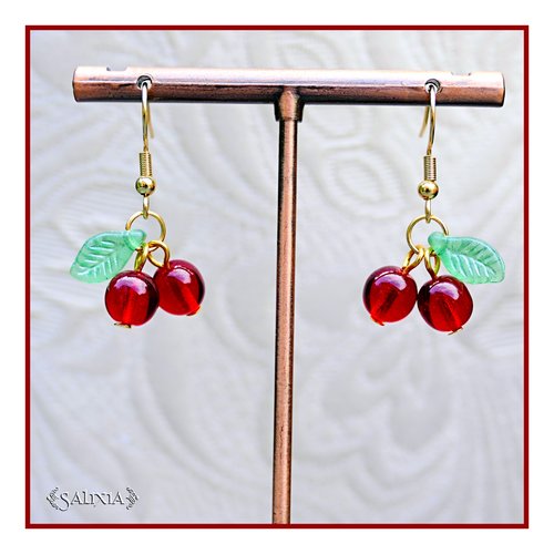 Boucles d'oreilles petites cerises perles de bohème crochets acier inoxydable doré (#bo928)