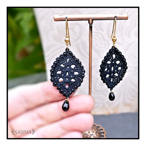 Boucles d'oreilles feuilles dentelle noires au crochet gouttes de bohème crochets laiton dorés or fin 24 carats (#bo-c32)