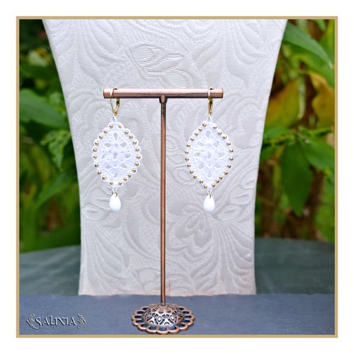 Boucles d'oreilles feuilles dentelle blanches au crochet perles de bohème dormeuses ou crochets au choix (#bo-c33)