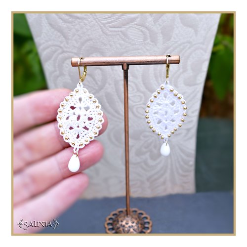 Boucles d'oreilles feuilles dentelle blanches au crochet gouttes de bohème blanches dormeuses ou crochets au choix (#bo-c33)