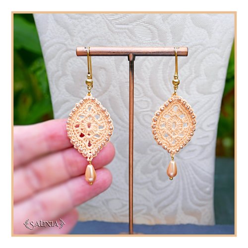 Boucles d'oreilles feuilles dentelle pêche au crochet gouttes de bohème pêche nacré crochets laiton doré or fin 24 carats (#bo-c39)