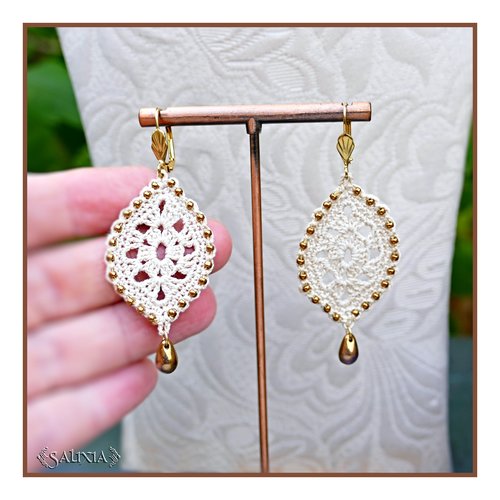 Boucles d'oreilles feuilles dentelle lin clair au crochet gouttes de bohème bronze doré dormeuses ou crochets au choix (#bo-c41)