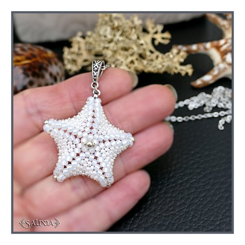 Collier pendentif étoile de mer blanc opale et nacré tissée à l'aiguille chaine acier inoxydable (#c371)