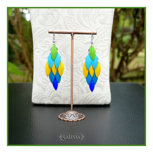 Boucles d'oreilles perroquet petites plumes colorées crochets acier inoxydable (#bo935)