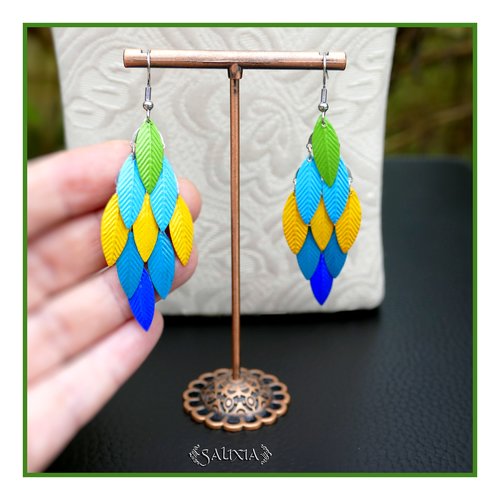 Boucles d'oreilles perroquet petites plumes colorées crochets acier inoxydable (#bo935)