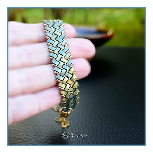 Bracelet tissé à l'aiguille perles tila 4 rangs vert mat effet métallisé mousqueton acier inoxydable doré or fin 24 carats (#bc456)