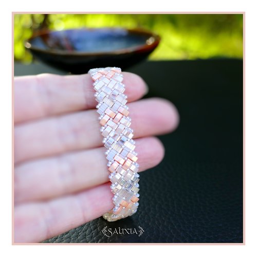 Bracelet tissé à l'aiguille perles tila 4 rangs en dégradé de tons roses et blancs mousqueton acier inoxydable (#bc452)