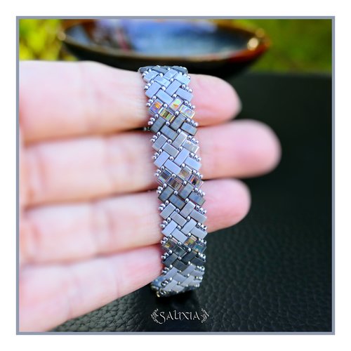 Bracelet tissé à l'aiguille perles tila 4 rangs en dégradé de gris mousqueton acier inoxydable (#bc453)