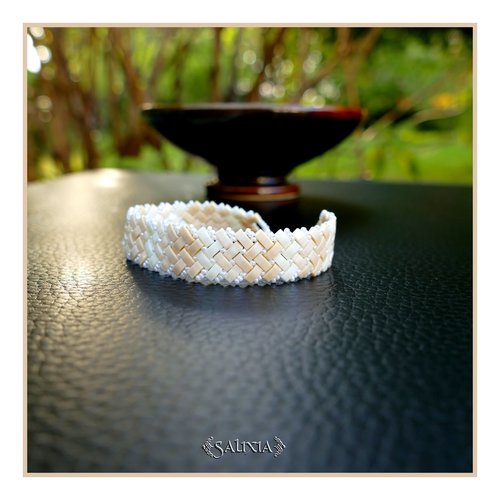 Bracelet tissé à l'aiguille perles tila 4 rangs en dégradé de beige et ivoire mousqueton acier inoxydable (#bc458)