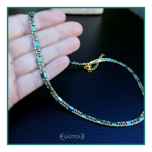 Collier alya perles japonaises vert malachite métallisé mousqueton acier inoxydable doré or fin 24 carats (#c378)