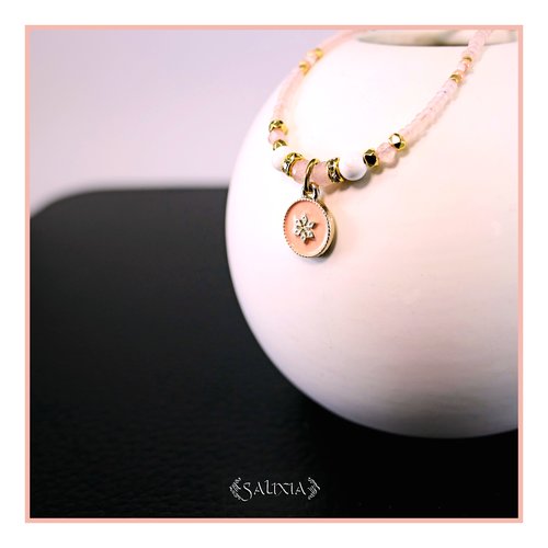 Collier pendentif fleur quartz rose howlite blanc strass cristal perles japonaises rose givrées perles plaqué or 24 carats (#c385)