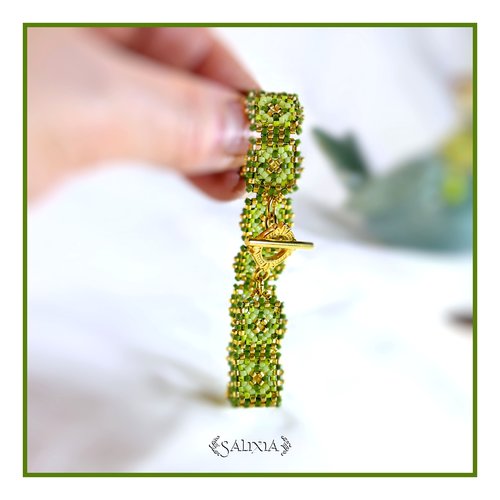 Bracelet granny square tissé à l'aiguille perles de verre japonaises fermoir toggle acier inoxydable doré (#bc504)