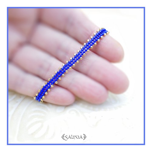 Bracelet fin tissé à l'aiguille perles de verre japonaises cobalt fermoir acier inoxydable doré à l'or fin 18 carats (#bc516)